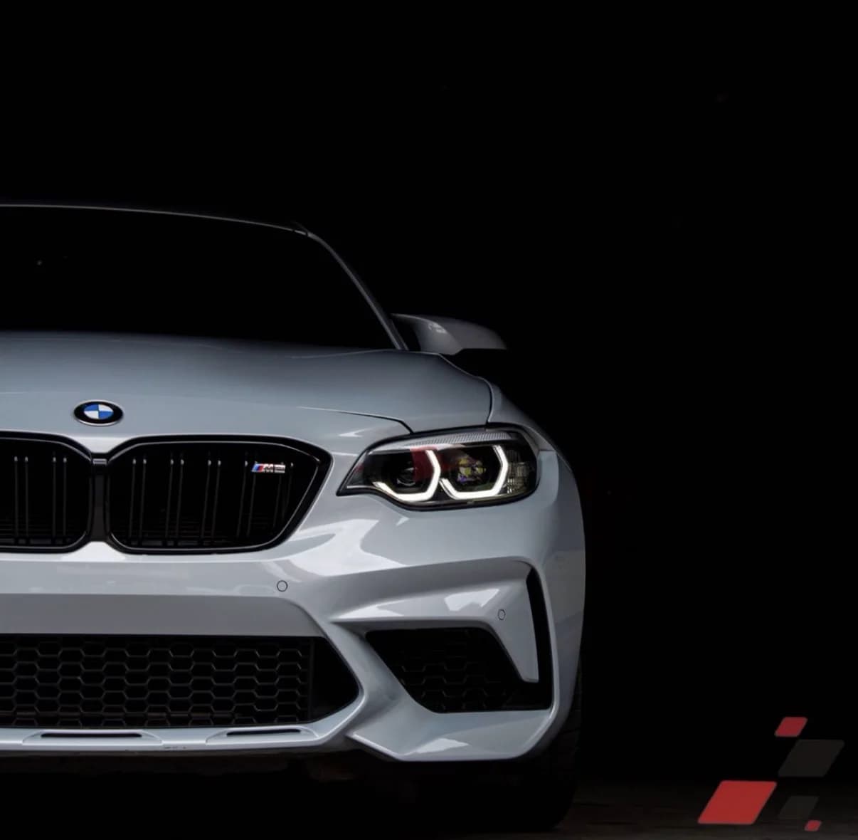 BMW M2 Competition, detalle de óptica y parrilla